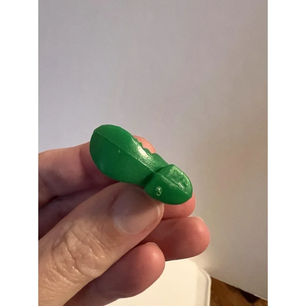 MILTON BRADLEY MOUSE TRAP Green Foot Kicker Replacement Pieces 1994